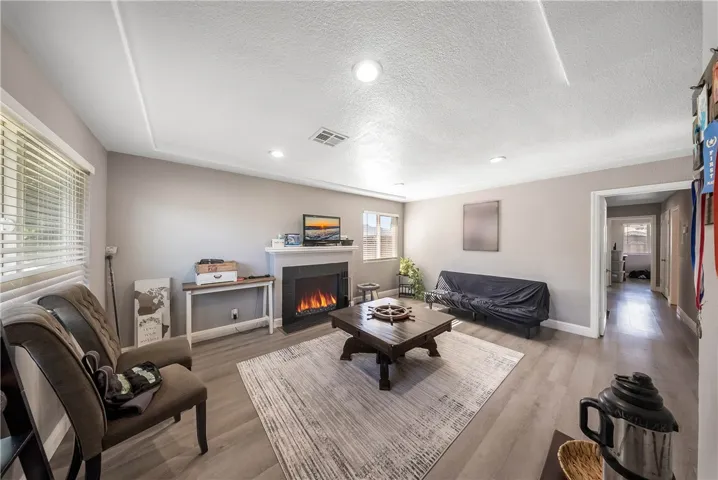 914 W Cambridge Avenue, Fresno, California 93705