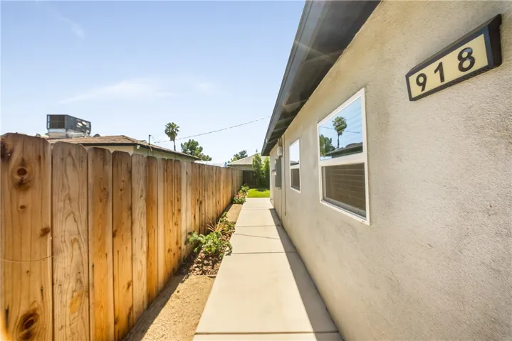 914 W Cambridge Avenue, Fresno, California 93705