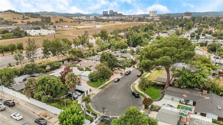 20510 Hamlin St, Winnetka, California 91306