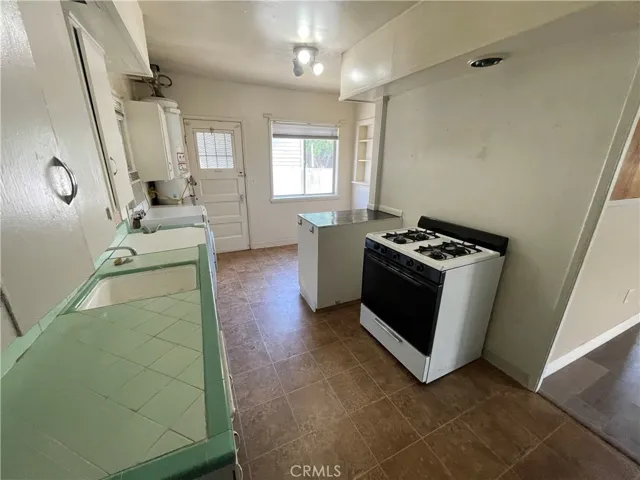 449 N 8th Avenue B, Upland, California 91786