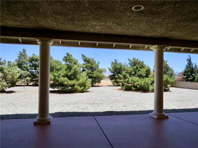 7445 El Manor, Hesperia, California 92344