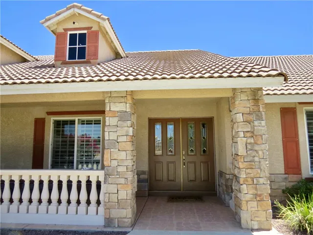 7445 El Manor, Hesperia, California 92344