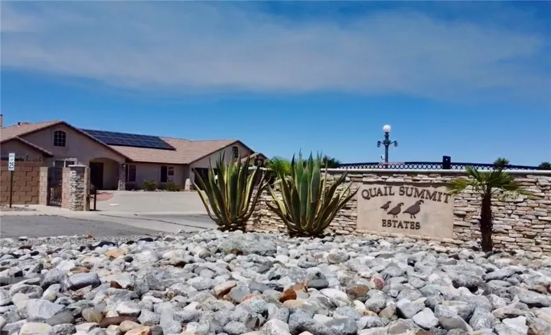 7445 El Manor, Hesperia, California 92344