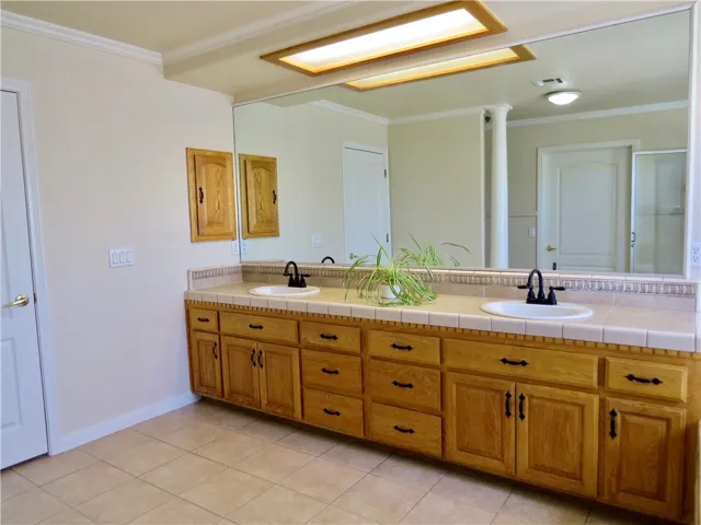 7445 El Manor, Hesperia, California 92344