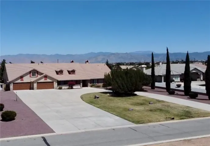 7445 El Manor, Hesperia, California 92344