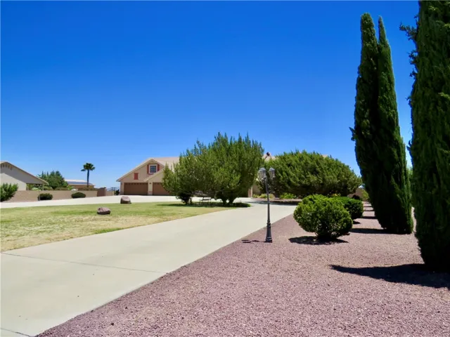 7445 El Manor, Hesperia, California 92344