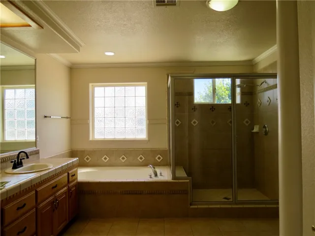 7445 El Manor, Hesperia, California 92344