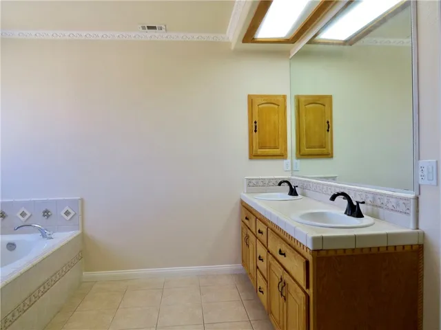 7445 El Manor, Hesperia, California 92344