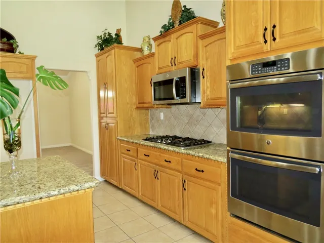 7445 El Manor, Hesperia, California 92344