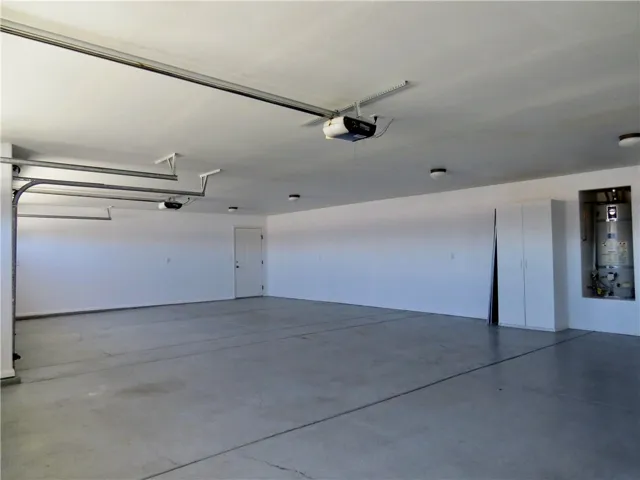 7445 El Manor, Hesperia, California 92344
