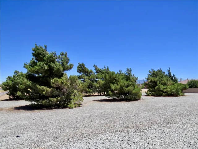 7445 El Manor, Hesperia, California 92344