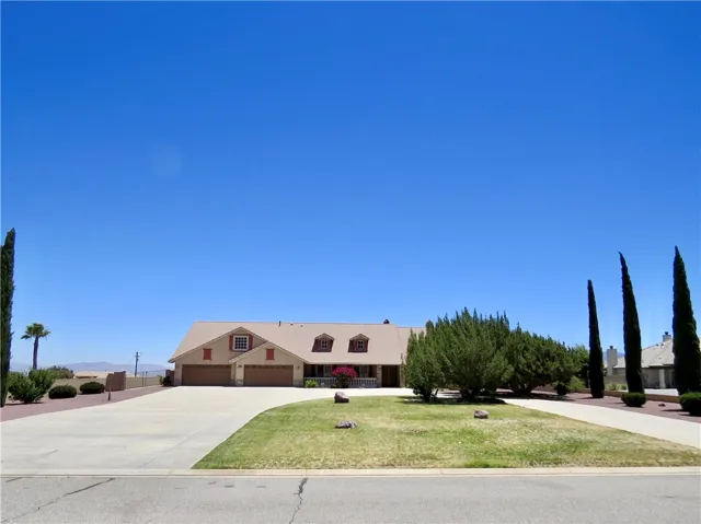 7445 El Manor, Hesperia, California 92344