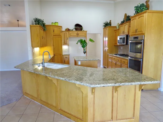7445 El Manor, Hesperia, California 92344