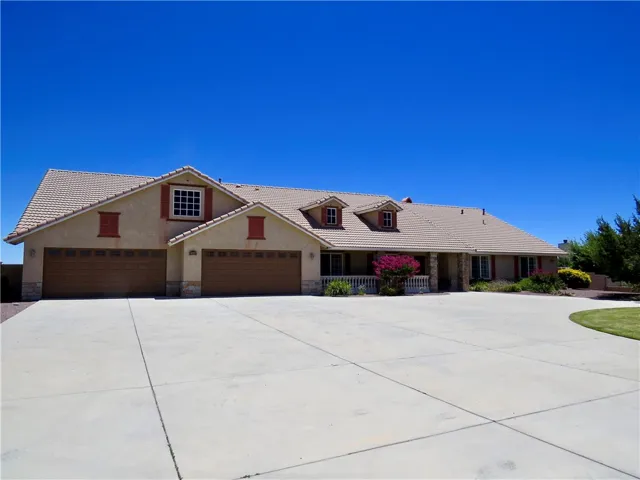 7445 El Manor, Hesperia, California 92344