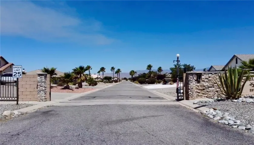 7445 El Manor, Hesperia, California 92344