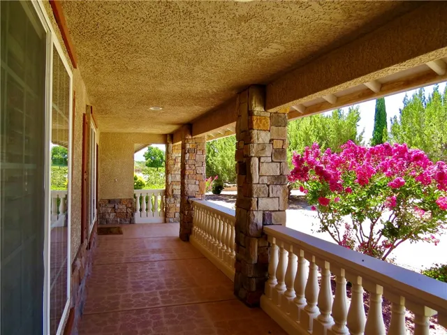 7445 El Manor, Hesperia, California 92344