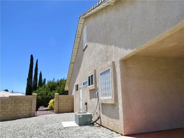 7445 El Manor, Hesperia, California 92344