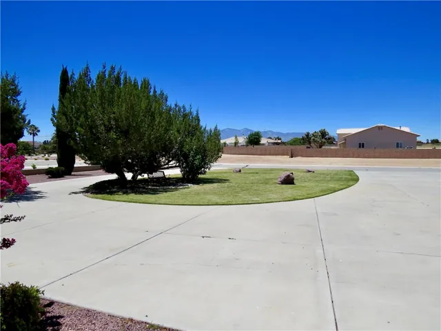 7445 El Manor, Hesperia, California 92344