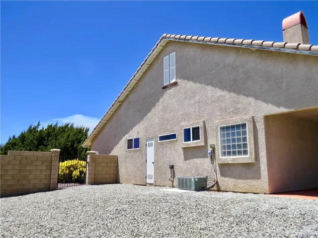 7445 El Manor, Hesperia, California 92344