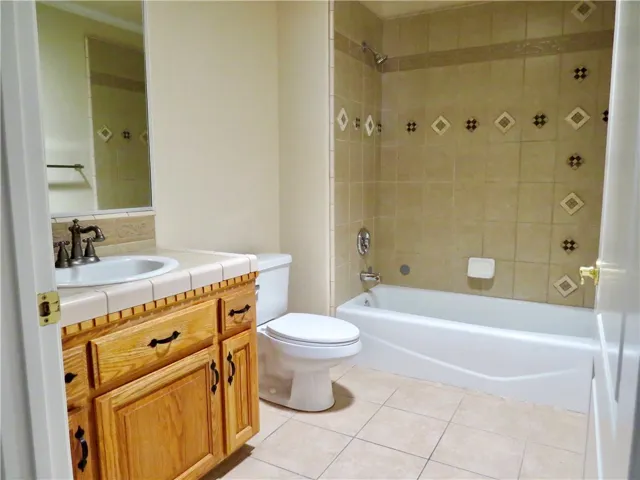 7445 El Manor, Hesperia, California 92344