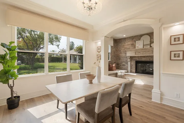 Breakfast nook area
