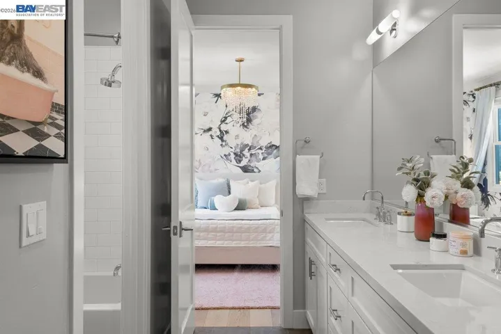 Jack and Jill bath