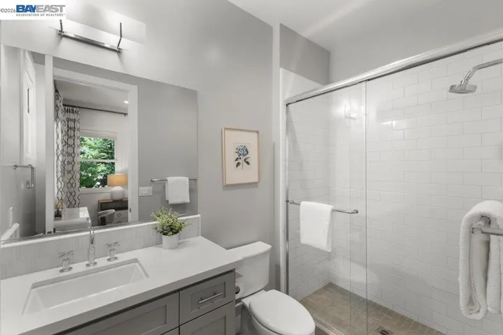Downstairs En suite