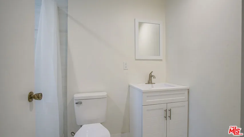 6112 Saturn Street, Los Angeles, California 90035