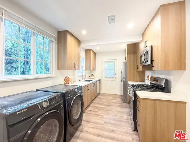 6112 Saturn Street, Los Angeles, California 90035