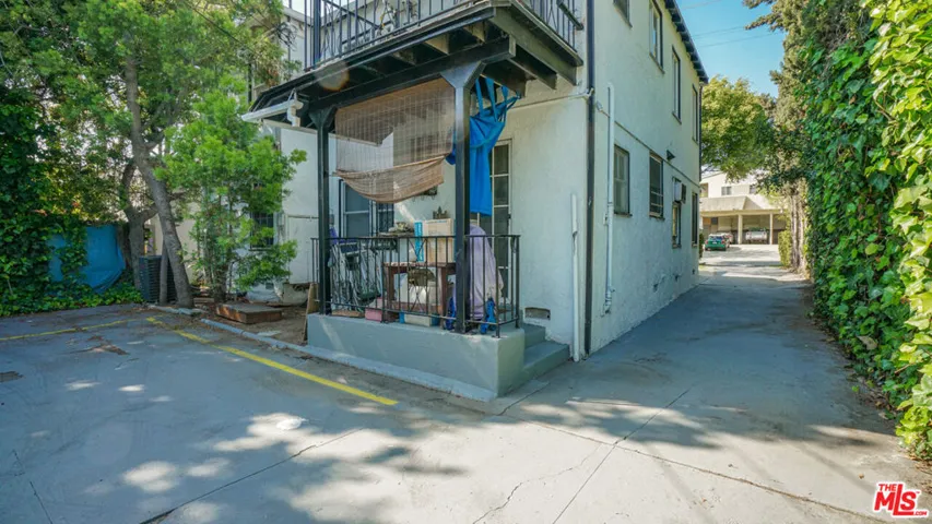 6112 Saturn Street, Los Angeles, California 90035