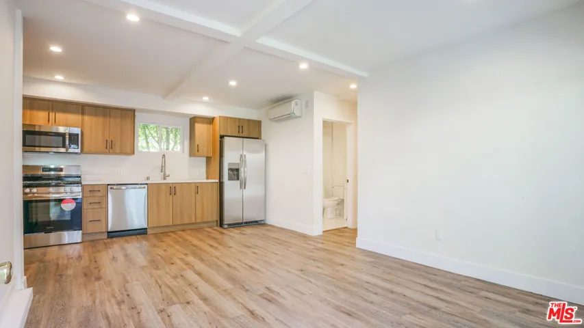6112 Saturn Street, Los Angeles, California 90035