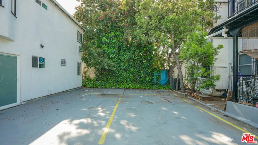 6112 Saturn Street, Los Angeles, California 90035