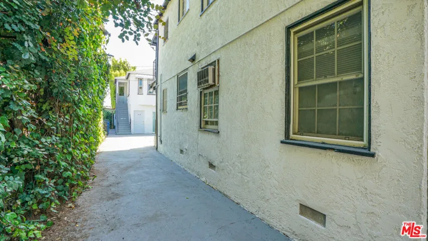 6112 Saturn Street, Los Angeles, California 90035