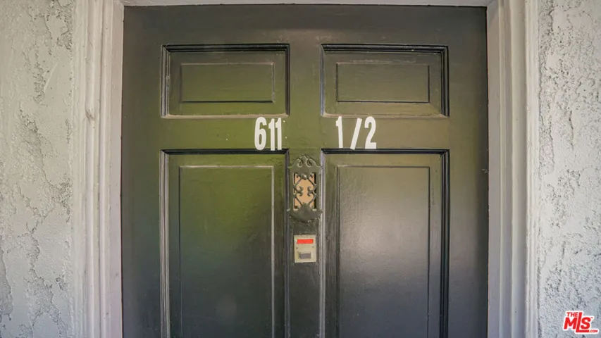 6112 Saturn Street, Los Angeles, California 90035