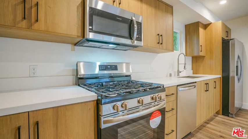 6112 Saturn Street, Los Angeles, California 90035