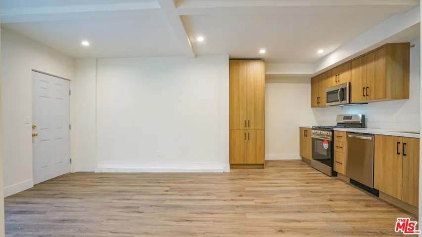 6112 Saturn Street, Los Angeles, California 90035