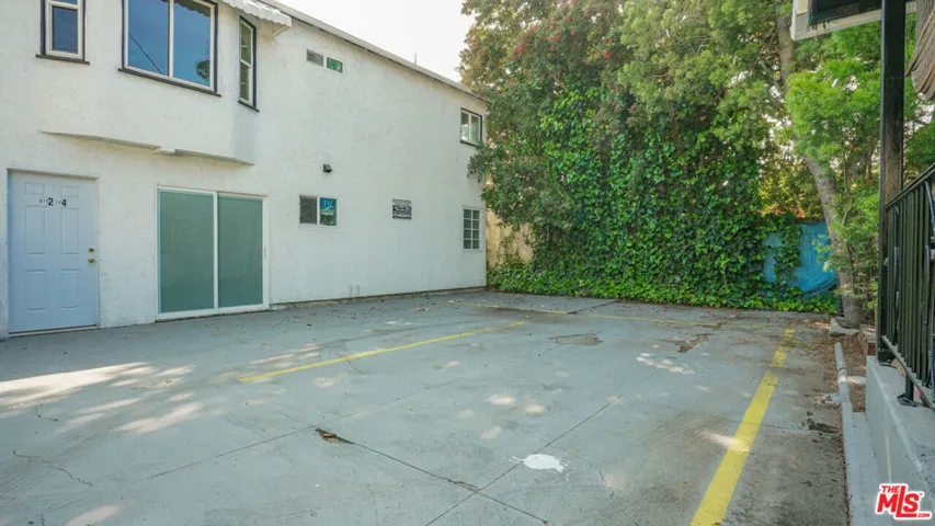 6112 Saturn Street, Los Angeles, California 90035