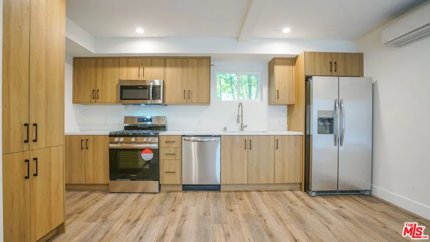 6112 Saturn Street, Los Angeles, California 90035
