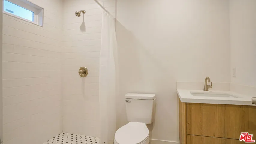 6112 Saturn Street, Los Angeles, California 90035