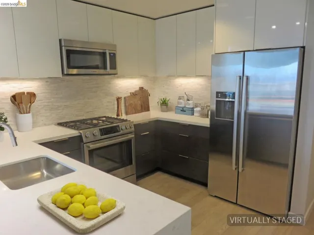 10 Innes Ct 307, San Francisco, California 94124