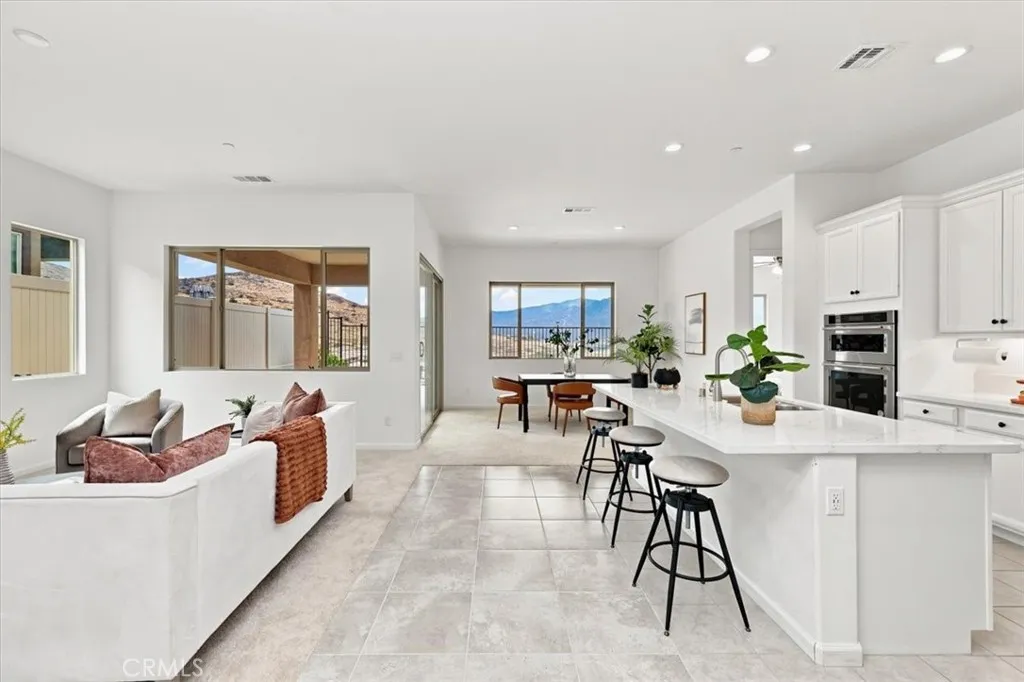 Open Floor Plan, Light & Bright With Magnificient View.