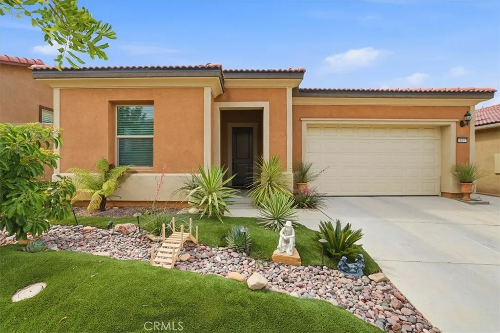Great Curb Appeal!