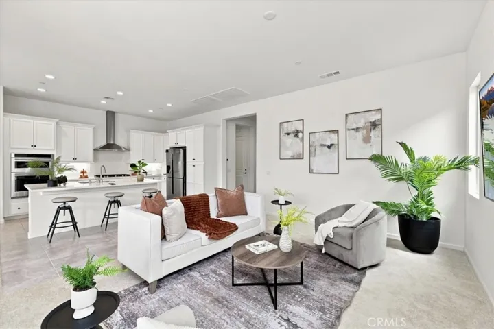 Kitchen/ Living Room