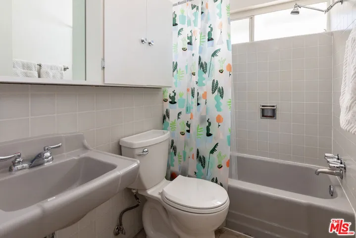 6283 Lubao Avenue, Woodland Hills, California 91367
