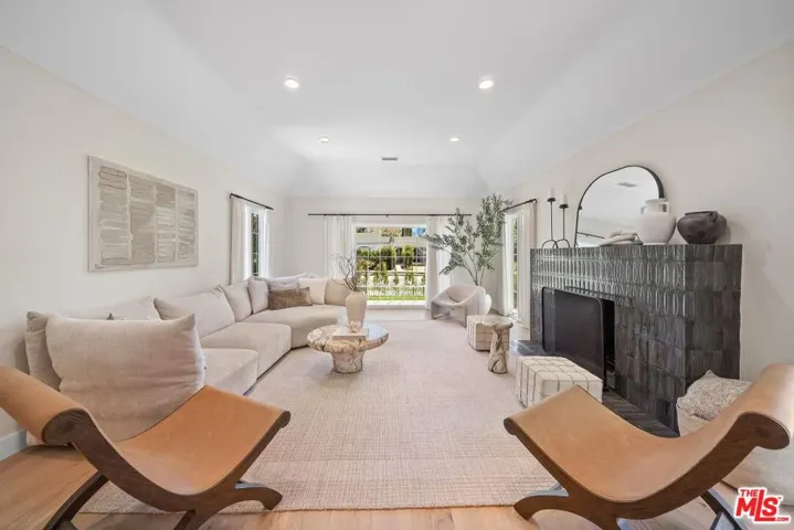 177 S Gardner Street, Los Angeles, California 90036