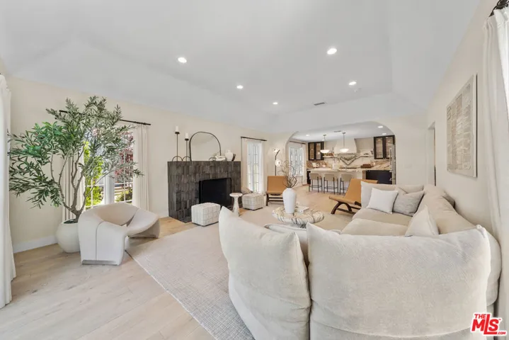 177 S Gardner Street, Los Angeles, California 90036
