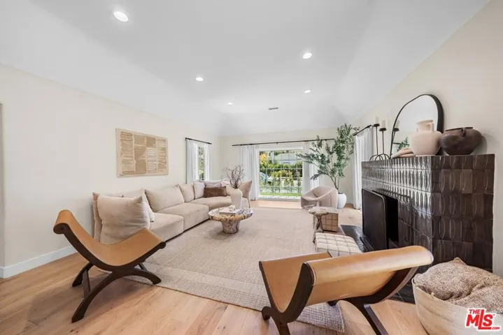 177 S Gardner Street, Los Angeles, California 90036