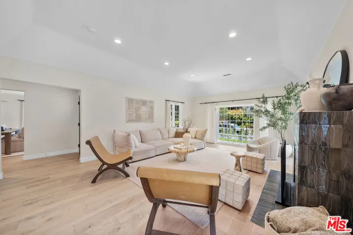 177 S Gardner Street, Los Angeles, California 90036