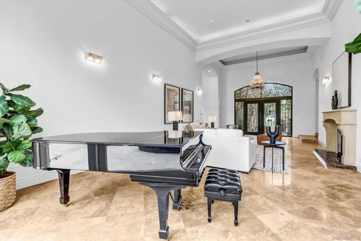6102 Avenida Alteras, Rancho Santa Fe, California 92067