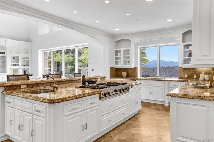 6102 Avenida Alteras, Rancho Santa Fe, California 92067